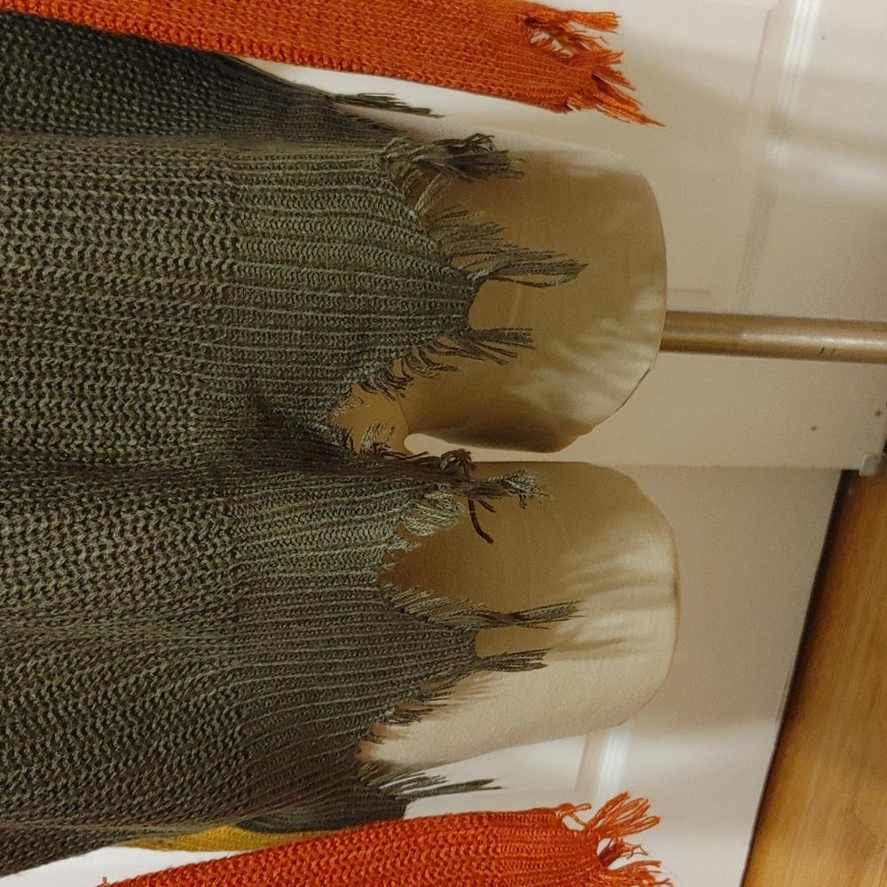 😎 Trendy Threads Sweater - Picture 3 of 12